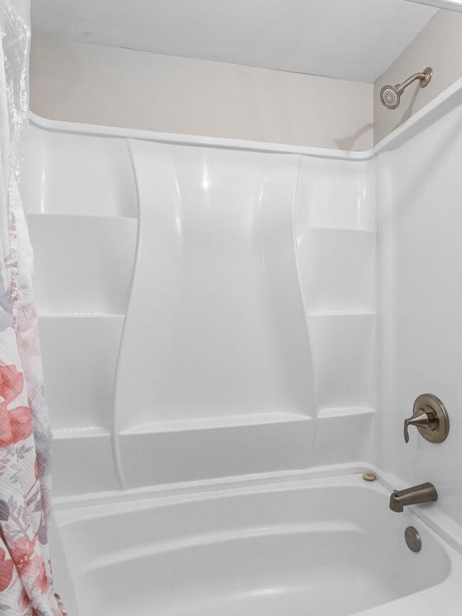 Photo - Newly Upgraded Duplex Unit for Rent – Modern Kitchen & Bathroom | Gloucester, NJ