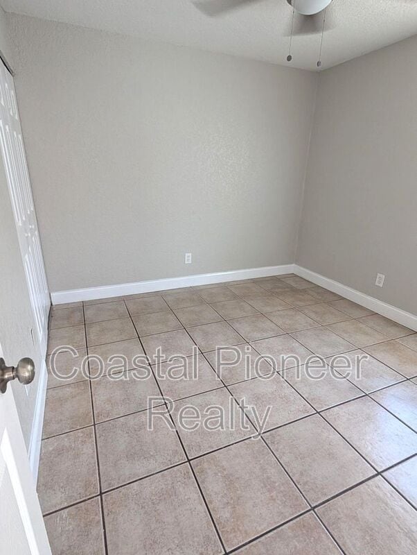 Photo - 5828 3rd St E