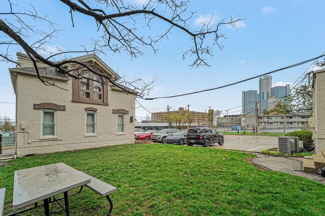 Photo - 1391 Woodbridge St