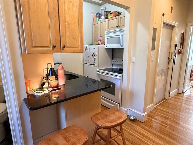 Building Photo - 97 W Cedar St Unit 1 Rental