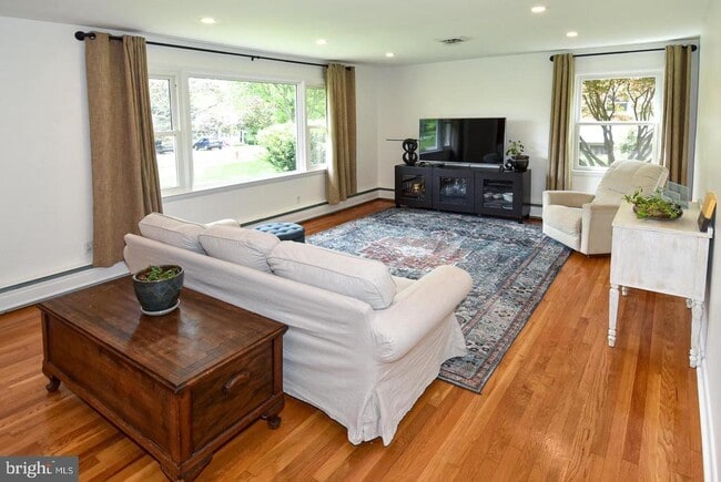 Photo - 2 Cinnamon Fern Rd