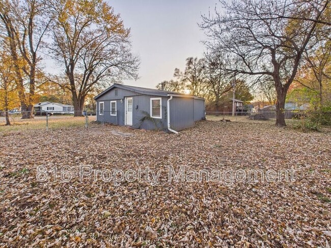 Building Photo - 126 S Village Terrace