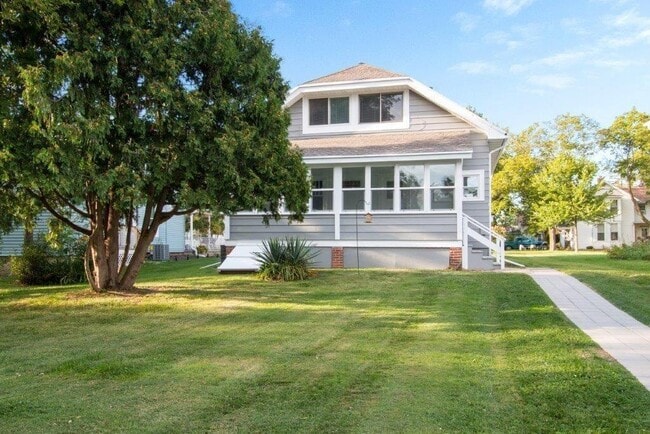 Photo - 1300 Dodge St