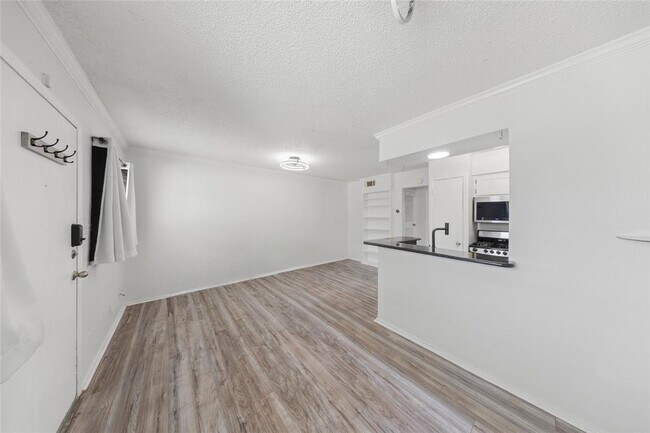 Photo - 2401 Manor Rd Unit 123