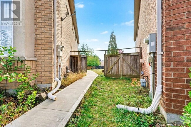 Photo - 19 Goldlist Dr