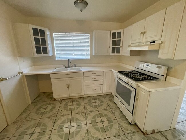 Photo - Victorville, 3 Bedroom, 2 Bathrooms, Large...