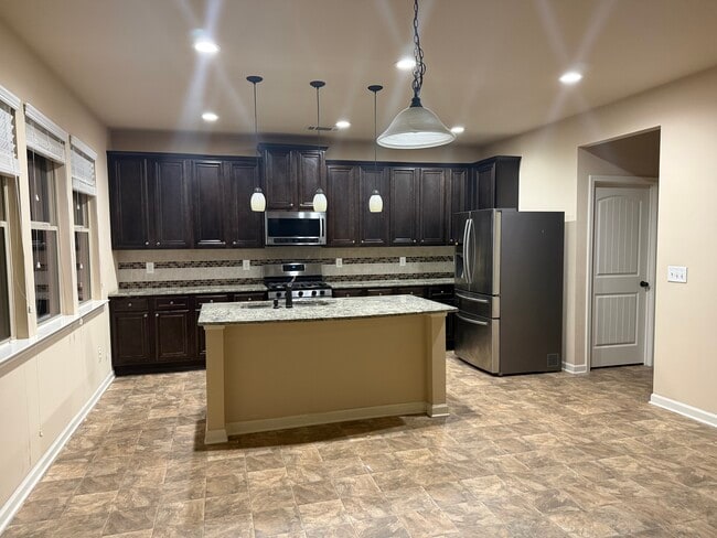 Photo - 2056 Tweed Dr