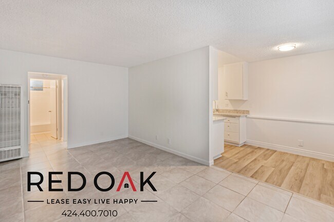 Photo - Incredible One Bedroom with Kitchen Applia... Unit 3