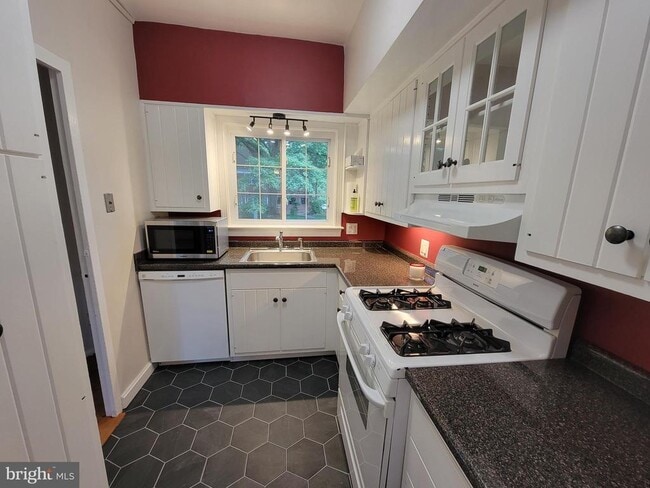 Photo - 3472 Gunston Rd
