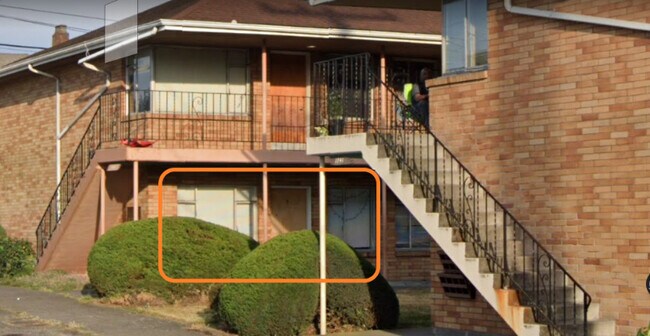 Building Photo - 1747 S Hanford St