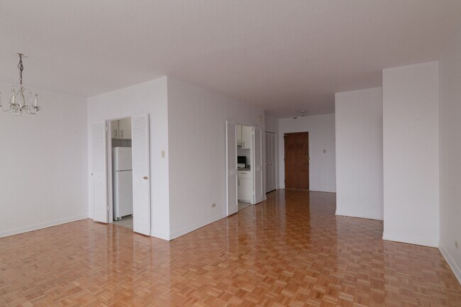 Photo - 900 Av. Rockland Unit 306