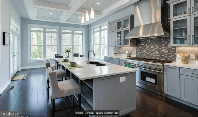 Photo - 9814 Fernwood Rd
