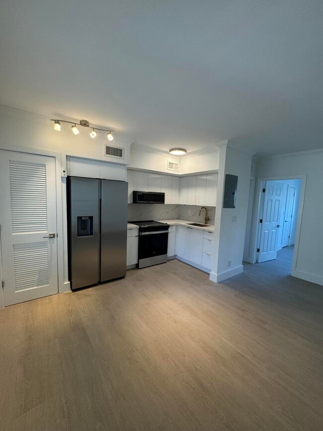 Building Photo - 924 SE 2nd St Unit 22