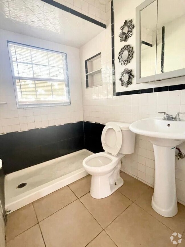 Building Photo - 2116 Colonial Ave Rental