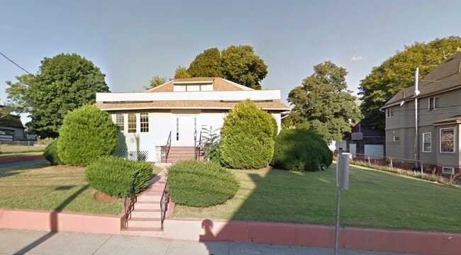 Building Photo - 236 Madison St