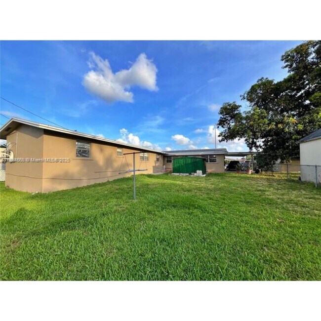 1351 W 34th St