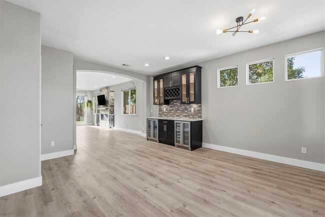 Photo - 601 Tamarindo Way