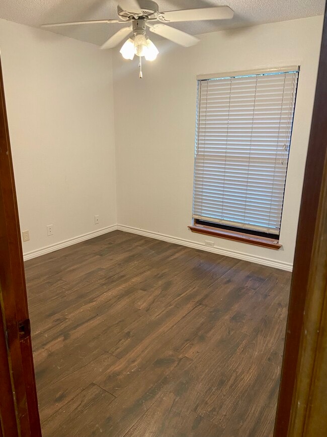 Photo - 2939 Quail Oak St