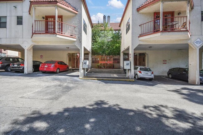 Building Photo - 706 W 22nd St Unit 306 Rental