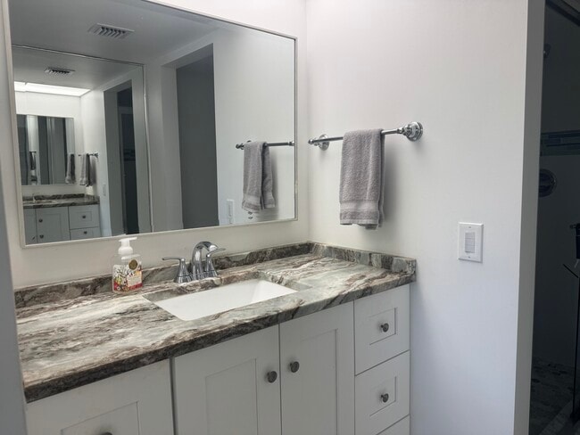 Photo - 4801 Martinique Pl Unit B2