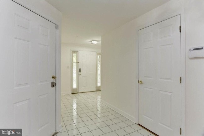 Building Photo - 67 Taverngreen Ct