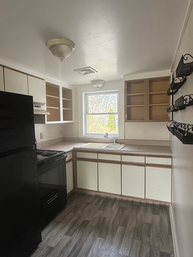 Photo - 86 Main St Unit B upper
