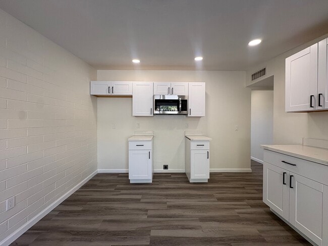 Photo - 1508 E Adelaide Dr Unit 5