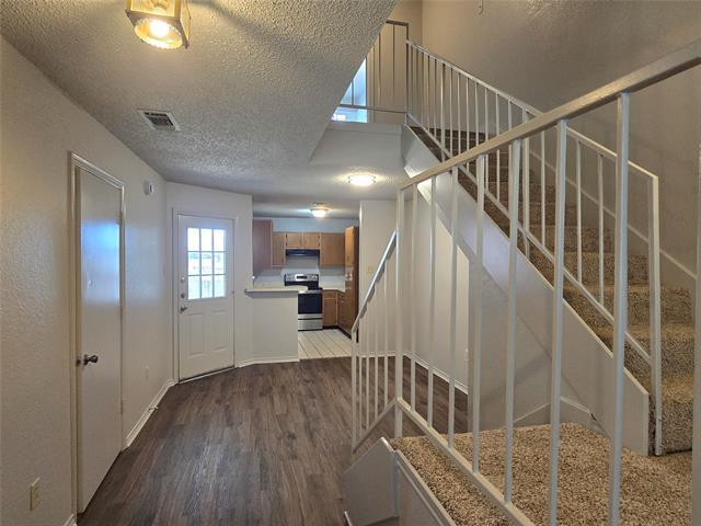 Photo - 900 Meadow Cir N