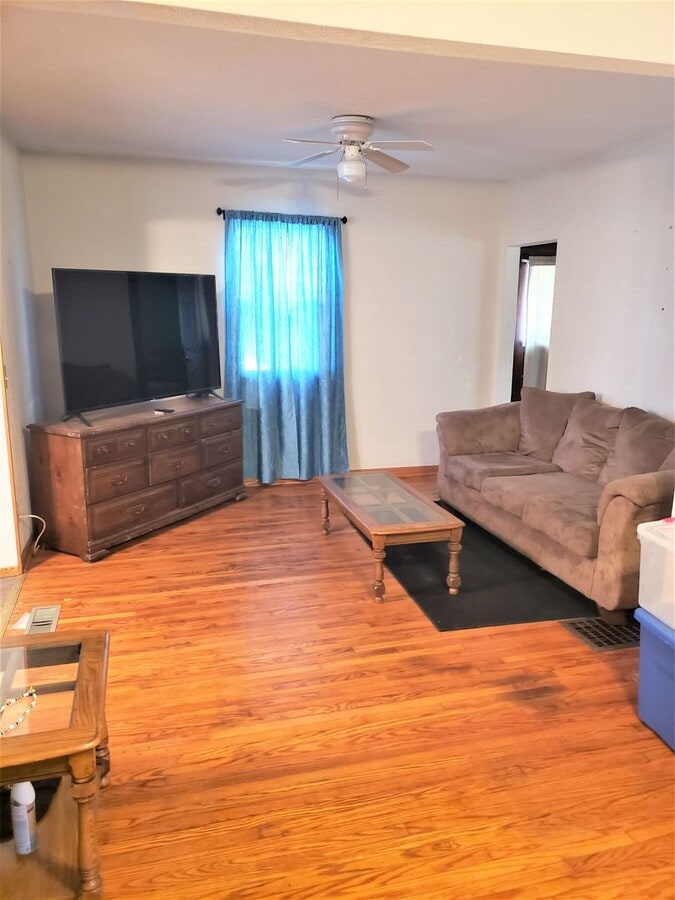 Photo - Cozy 3 bed 1 bath house Available