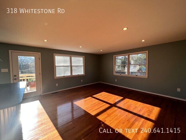 Photo - 318 Whitestone Rd
