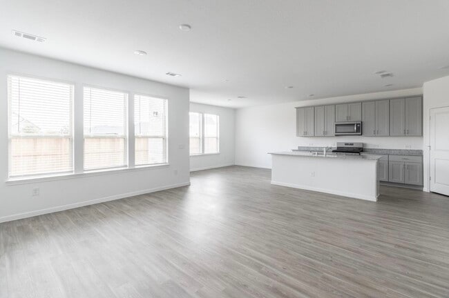 Photo - 1052 Greenshank Dr