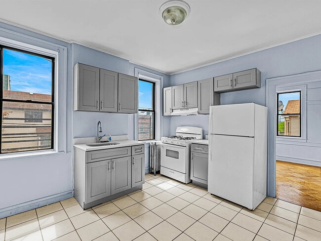 Building Photo - 245 Liberty Ave Unit 2R Rental