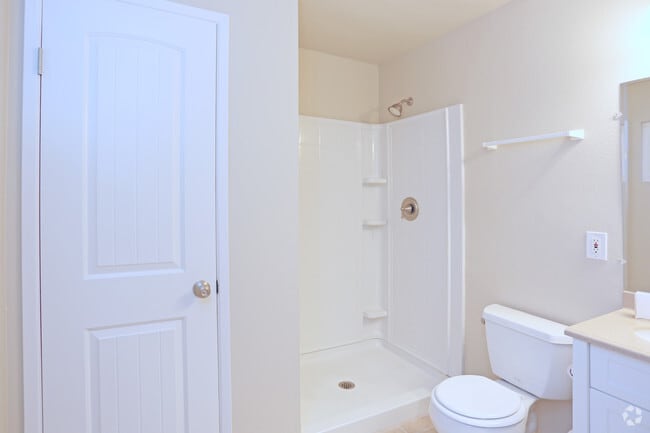 2 BR, 2 BA - 925 SF