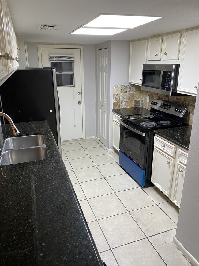 Photo - 9535 Clanton St