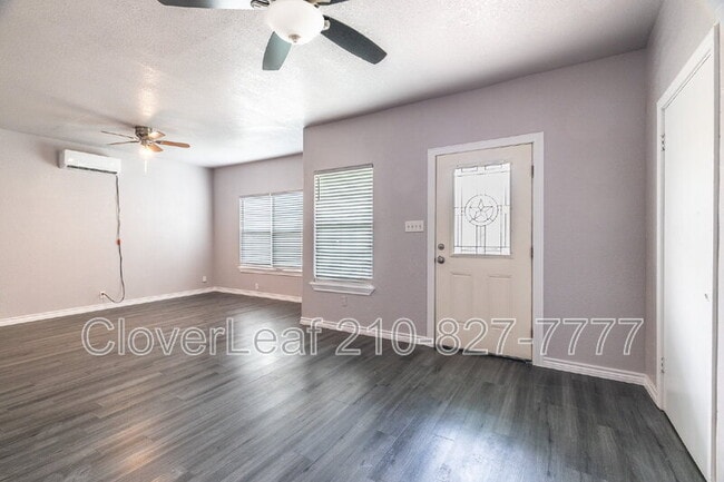 Photo - 3402 W Travis St