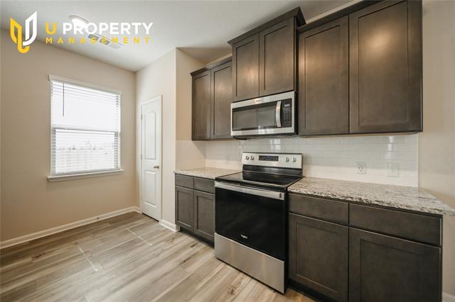 Photo - 1817 Dahlia Way