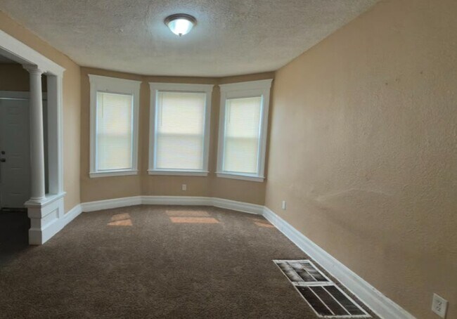 Photo - 2152 Fairview St