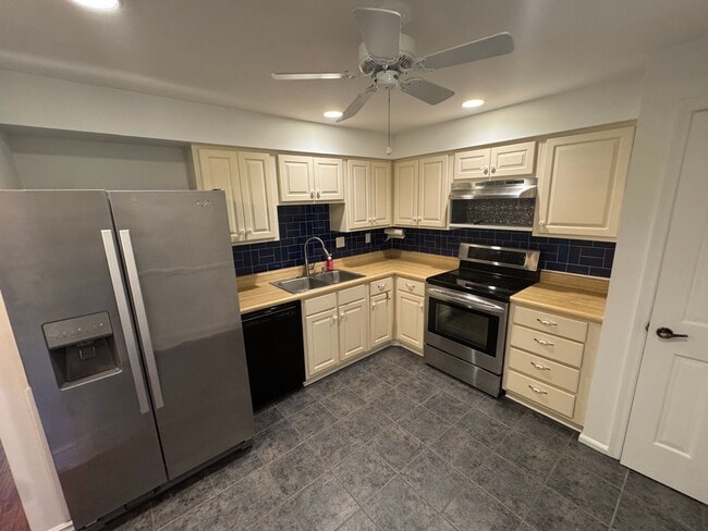 Photo - Spacious Well Kept Condo in West County (B...