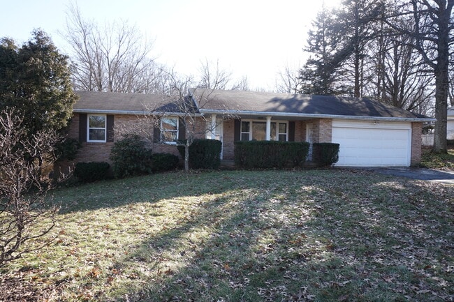 Building Photo - 641 Orchard Dr W Rental