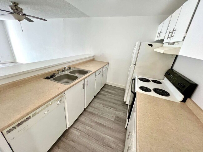 Photo - Scenic Lakeside Apartment for Rent - Federal Way Unit A15