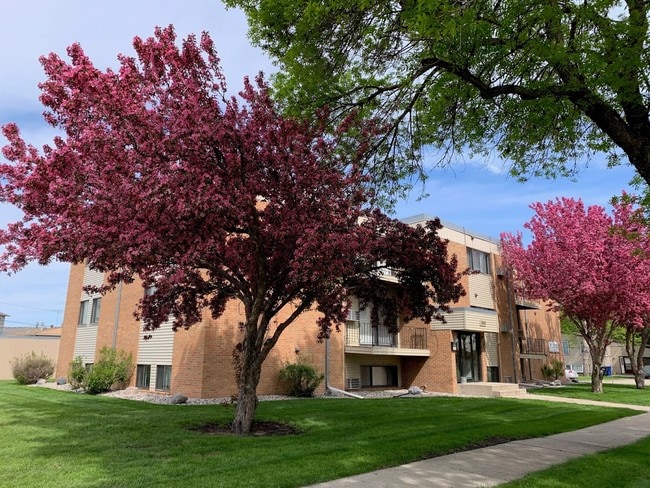 Dakota Arms & Gardens