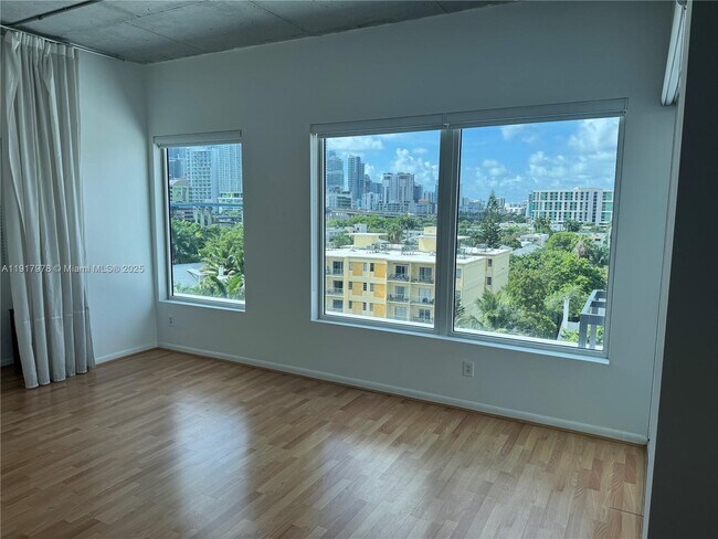 Photo - 10 SW South River Dr Unit 712