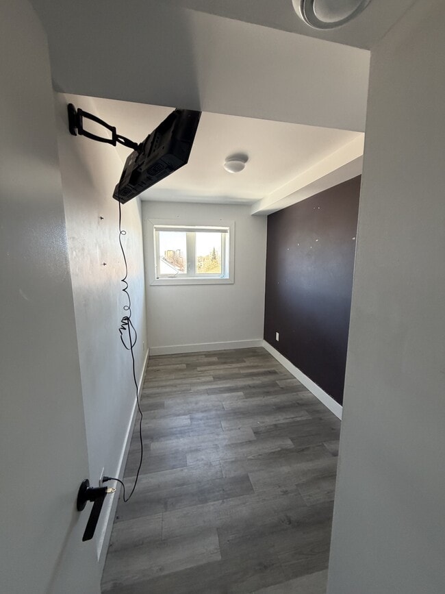 Building Photo - 227 Ave Blackburn