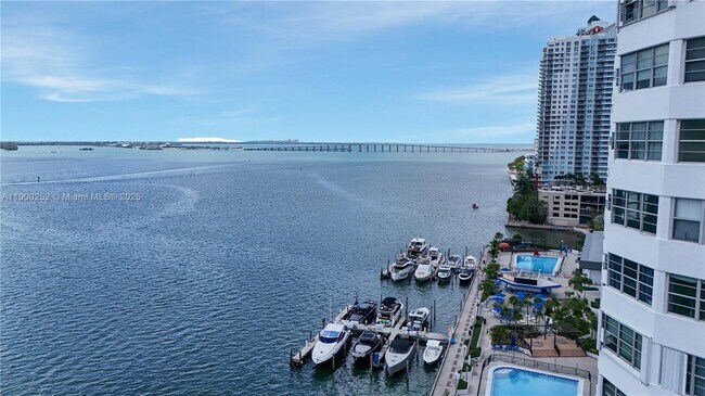 Building Photo - 801 Brickell Bay Dr Unit 1070
