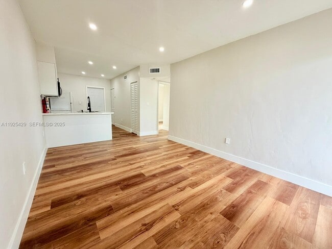 Photo - 4801 NW 33rd Ave Unit 1