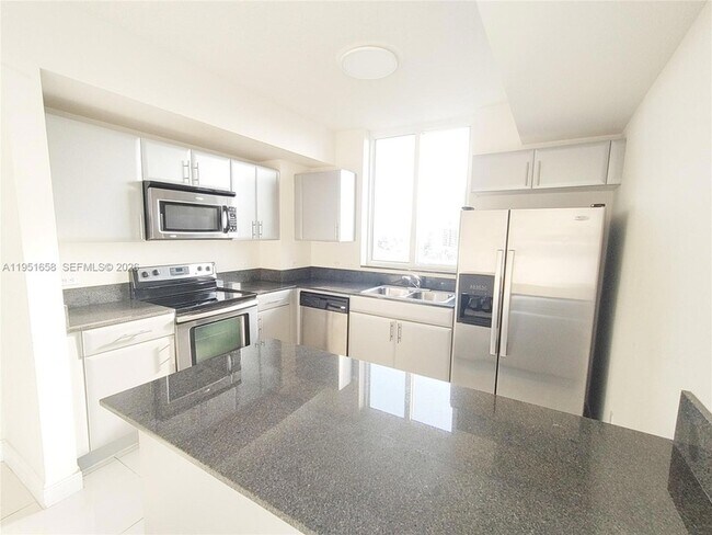 Photo - 1871 NW S River Dr Unidad 1101