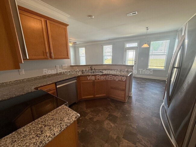 Photo - 2211 Talon Dr