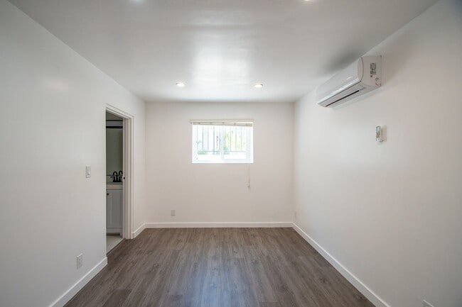 Photo - 5340 Whitsett Ave Unit 10