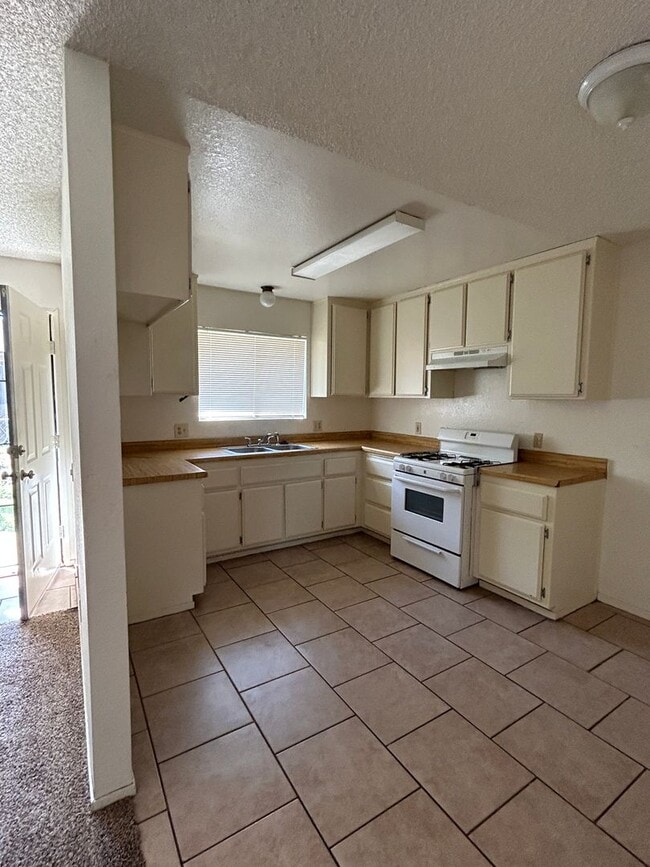 Building Photo - 21300 Golden Hills Blvd Unit B