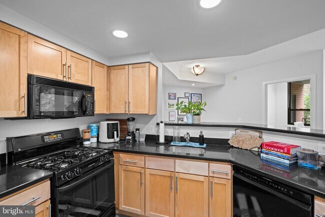 Photo - 3883 Connecticut Ave NW Unit 213